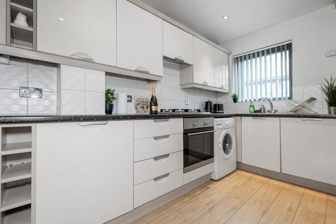 City Centre Townhouse - 3 Bedrooms - Garage - Parking - Top Rated Birmingham Extérieur photo